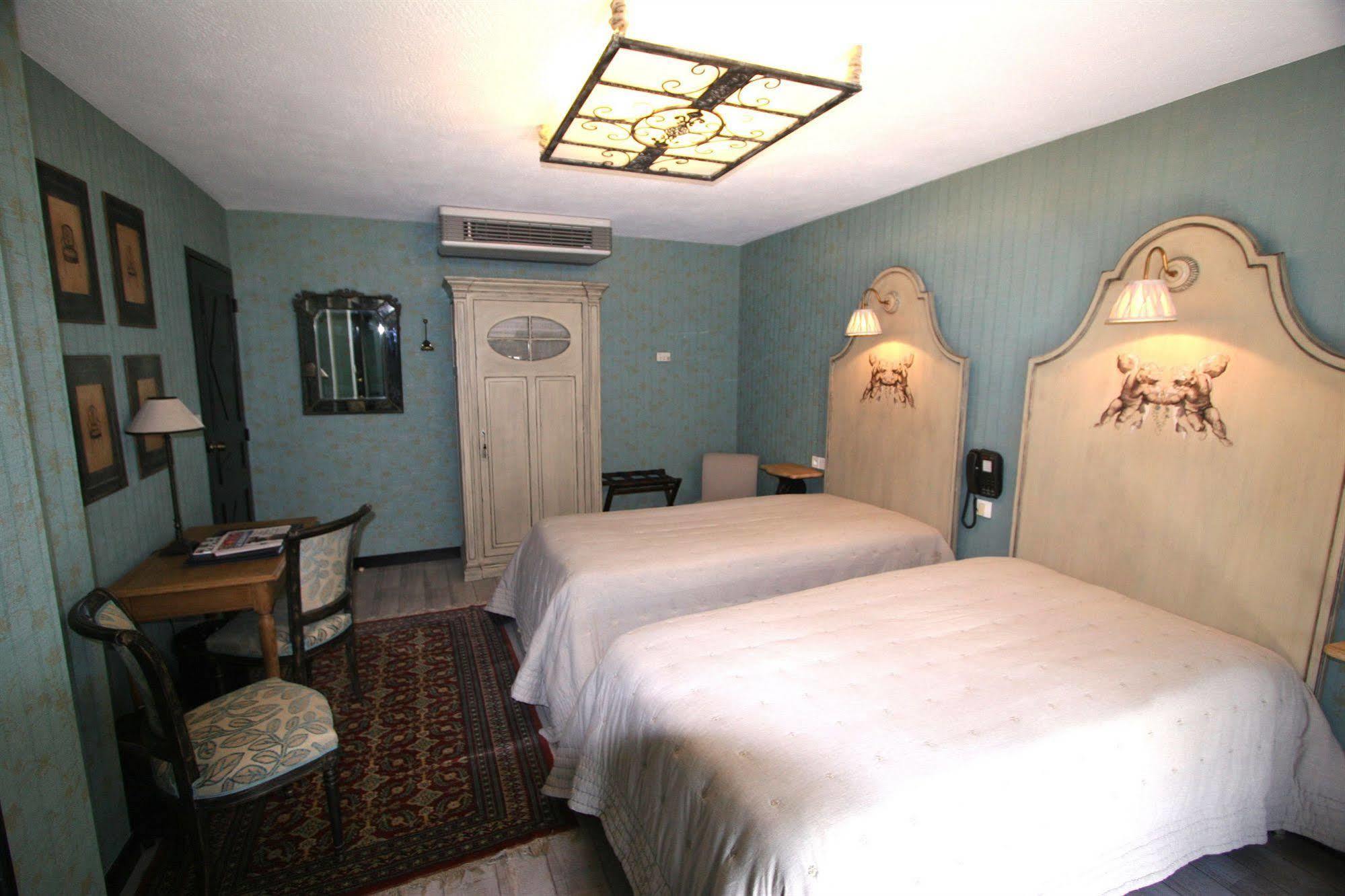 Hotel Saint Pierre Boutique-Hotel Сомюр Екстериор снимка